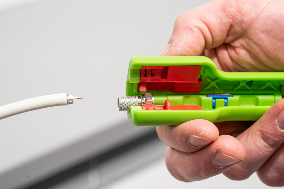 Coax-Stripper No 1 F Plus Green Line - adequado para conectores de parafuso F | ferramenta de descarne sustentável I para descarnar e retirar cabos coaxiais, incluindo auxiliar de destorcer