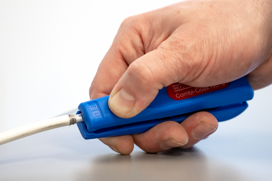 Coax Stripper No. 3 | para descarnar e retirar cabos coaxiais I inclui alicate de corte lateral I diâmetro de trabalho 4,8 - 7,5 mm Ø