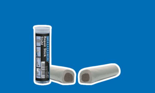 Massa de reparação sobre fundo azul