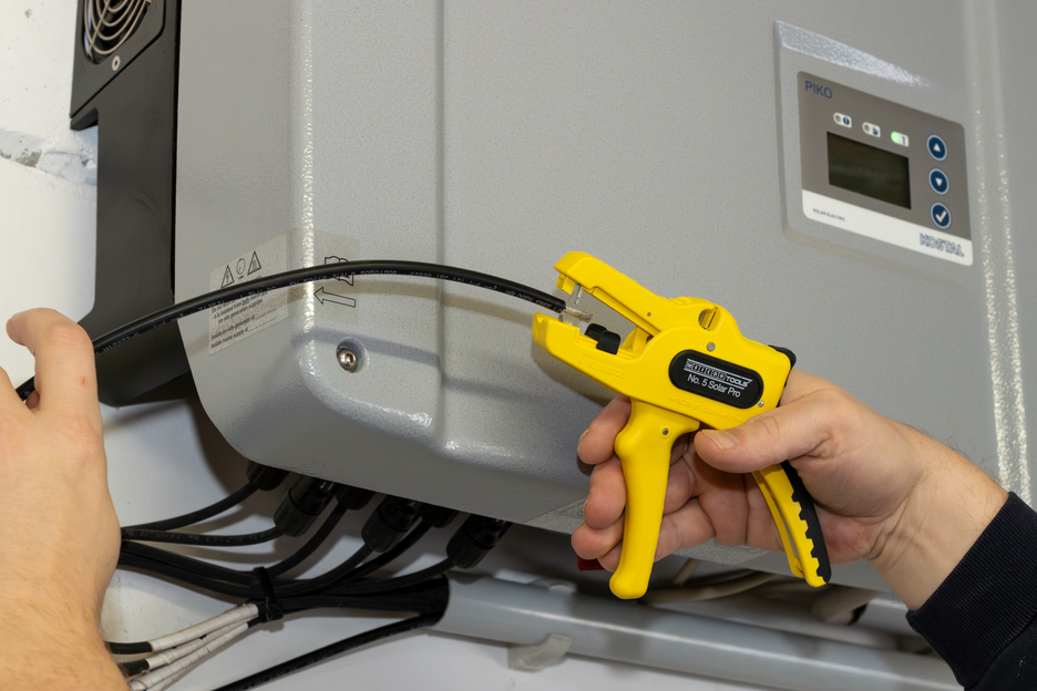 Alicate Descarnador de Isolamentos Nº 5 Solar Pro | Para esfolar e descarnar cabos fotovoltaicos comuns com uma secção transversal de 1,5-10 mm²