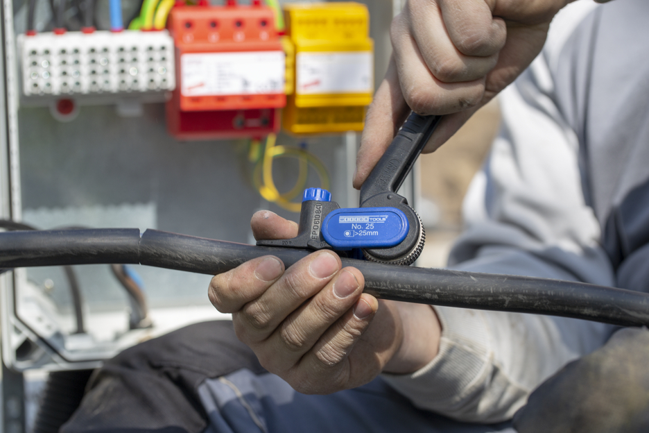 Dismantling Tool No. 25 | faca para cabos para cortes longitudinais e circulares em cabos redondos a partir de 25 mm Ø I fácil de trabalhar, mesmo a baixas temperaturas