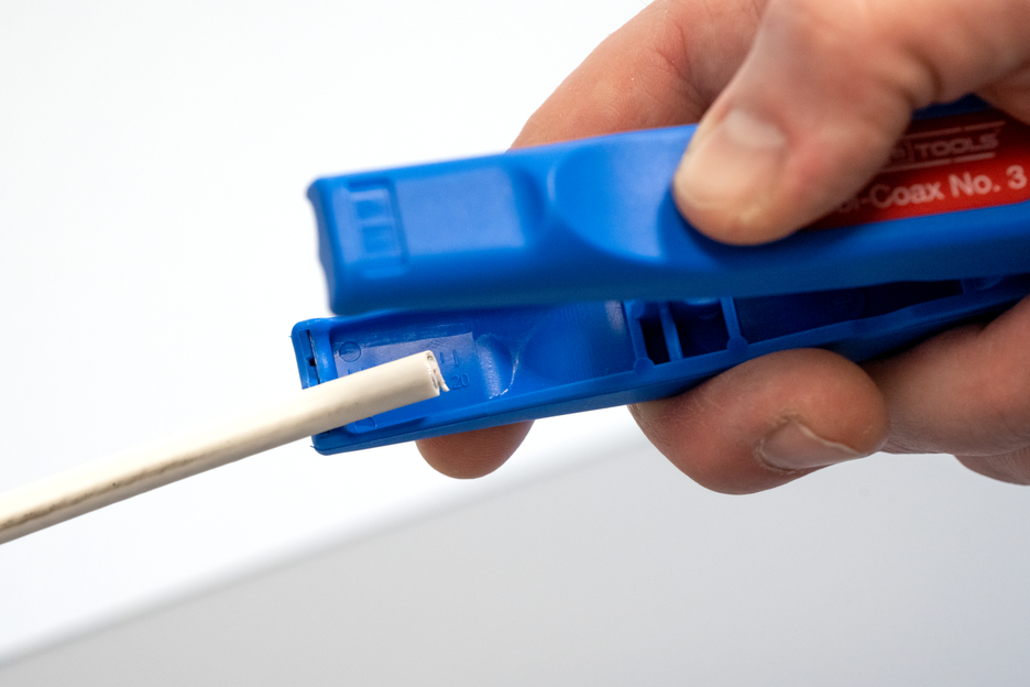 Coax Stripper No. 3 | para descarnar e retirar cabos coaxiais I inclui alicate de corte lateral I diâmetro de trabalho 4,8 - 7,5 mm Ø
