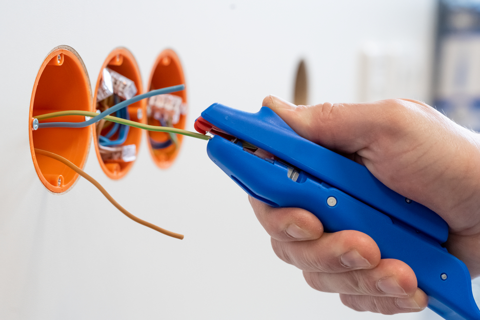 '' | descarnador de fios para todos os condutores comuns trançados e sólidos I intervalo de trabalho 0,5 – 6,0 mm² I ferramenta de descarne automática