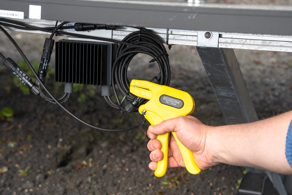 Kit de Alicate Descarnador de Isolamentos No. 7 Solar | para descarnar e retirar isolamento de cabos fotovoltaicos comuns (como H1Z2Z2-K) com uma secção transversal de 1,5 - 10 mm²