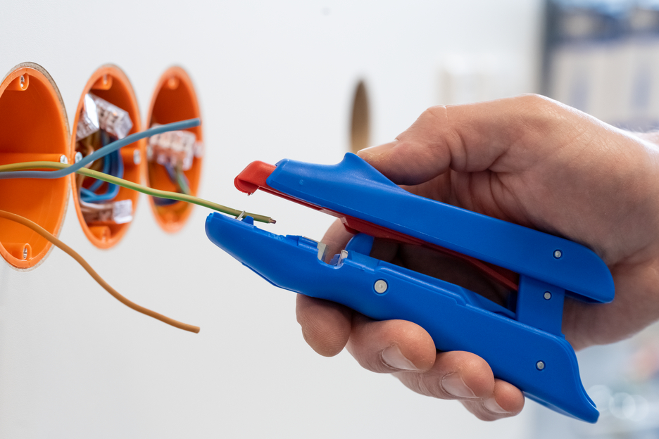 '' | descarnador de fios para todos os condutores comuns trançados e sólidos I intervalo de trabalho 0,5 – 6,0 mm² I ferramenta de descarne automática