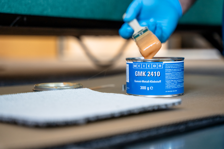 Adesivo de Contato GMK 2410 | adesivo de borracha-metal de 1 componente de alta resistência e de cura rápida
