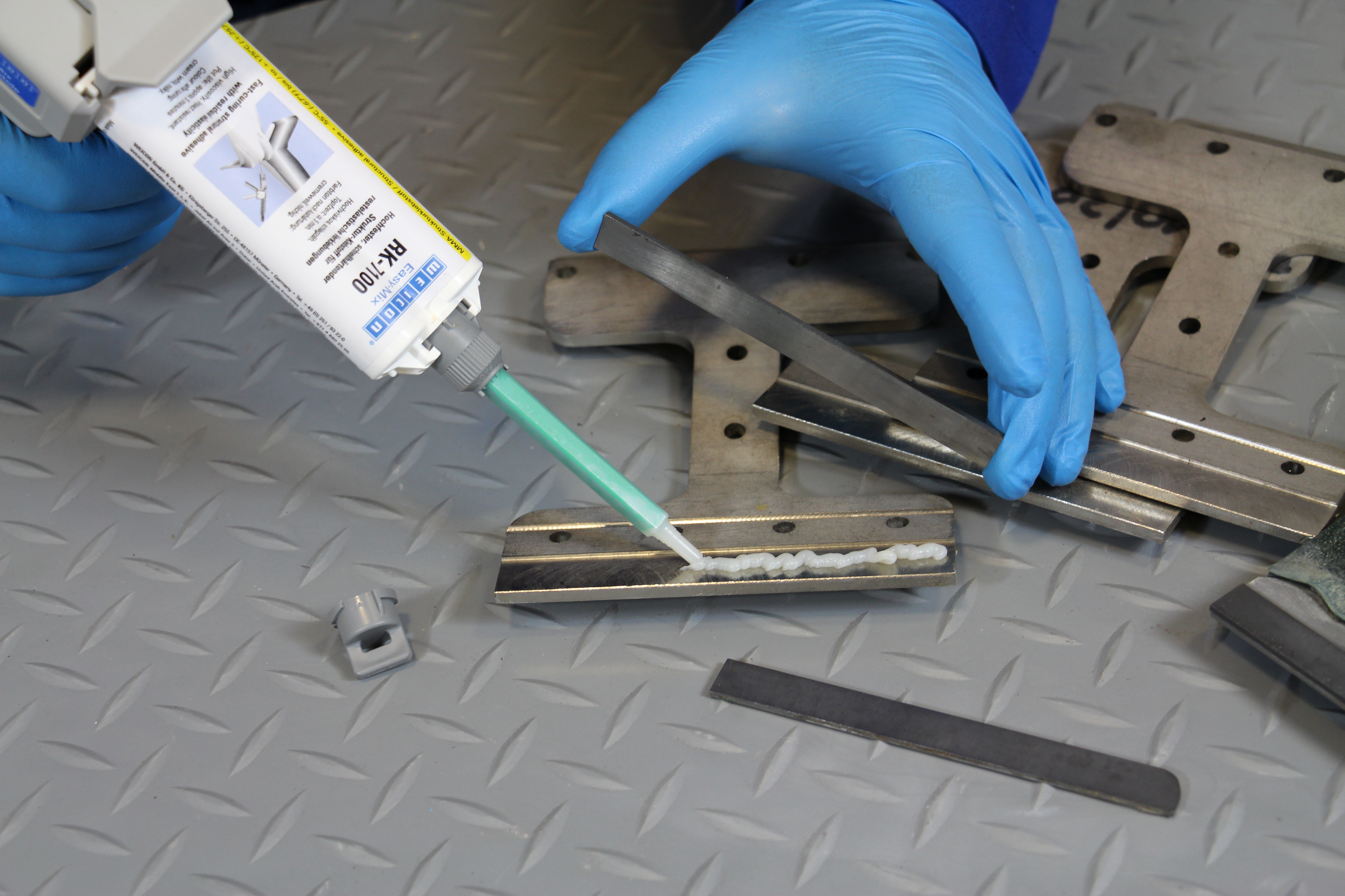 Adesivo Acrílico Estrutural Easy-Mix RK-7100 | adesivo acrílico estrutural, de cura rápida