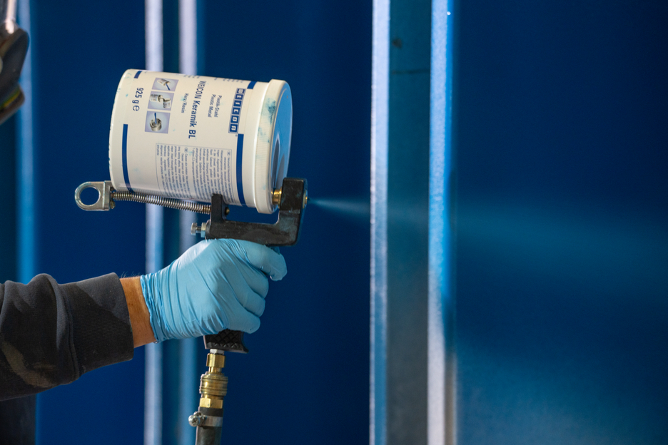 WEICON Cerâmico BL | sistema de resina epóxi com carga mineral para uma proteção extrema contra o desgaste e uma elevada resistência à abrasão