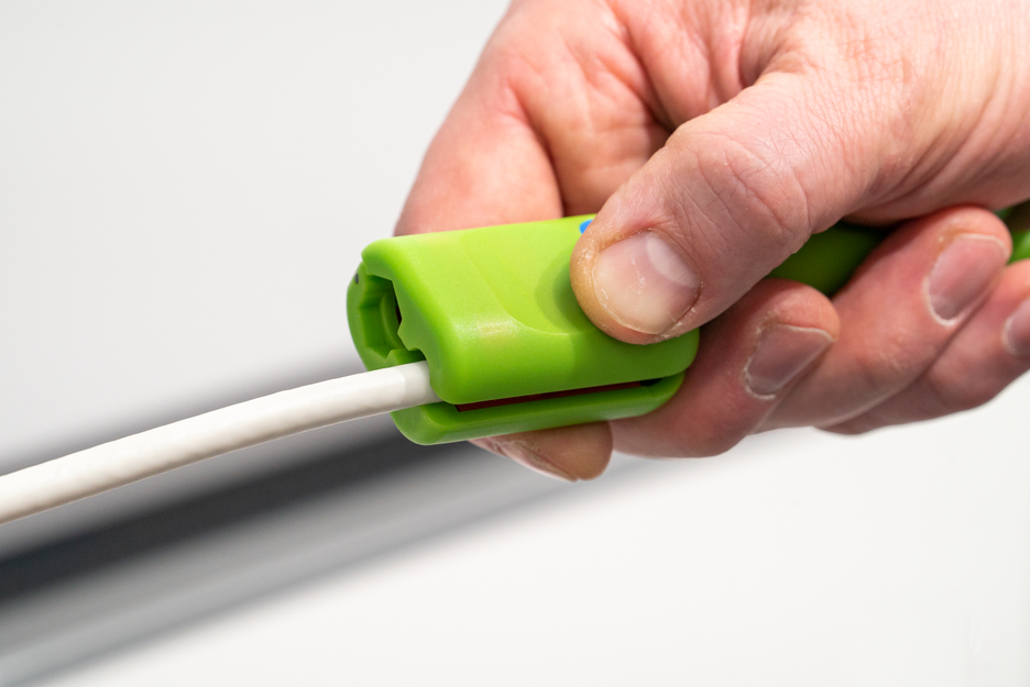 Coax-Stripper No 1 F Plus Green Line - adequado para conectores de parafuso F | ferramenta de descarne sustentável I para descarnar e retirar cabos coaxiais, incluindo auxiliar de destorcer
