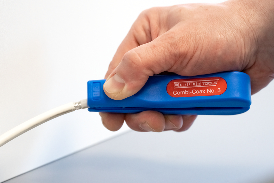 Coax Stripper No. 3 | para descarnar e retirar cabos coaxiais I inclui alicate de corte lateral I diâmetro de trabalho 4,8 - 7,5 mm Ø