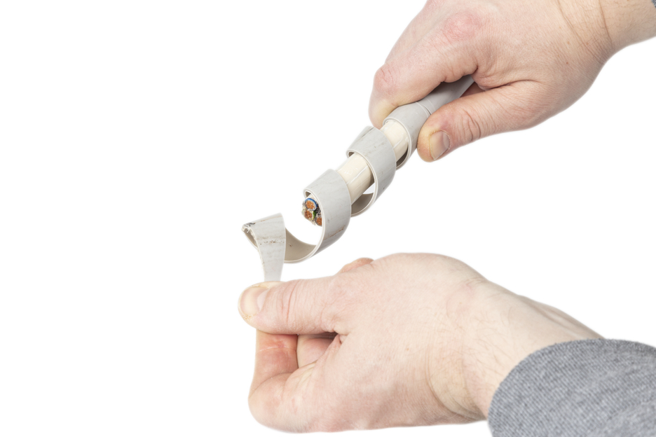 Descarnador de cabos nº 4-29 em espiral | corte redondo, longitudinal e em espiral de 4,5 a 29 mm I profundidade da lâmina convenientemente ajustável de 0 a 3 mm com botão de controlo bloqueável