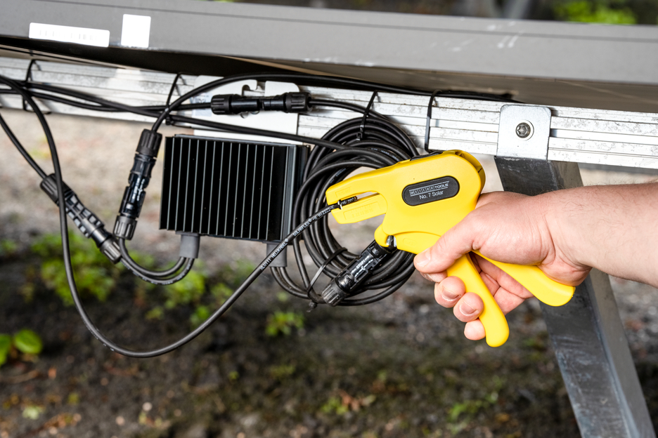 Kit de Alicate Descarnador de Isolamentos No. 7 Solar | para descarnar e retirar isolamento de cabos fotovoltaicos comuns (como H1Z2Z2-K) com uma secção transversal de 1,5 - 10 mm²