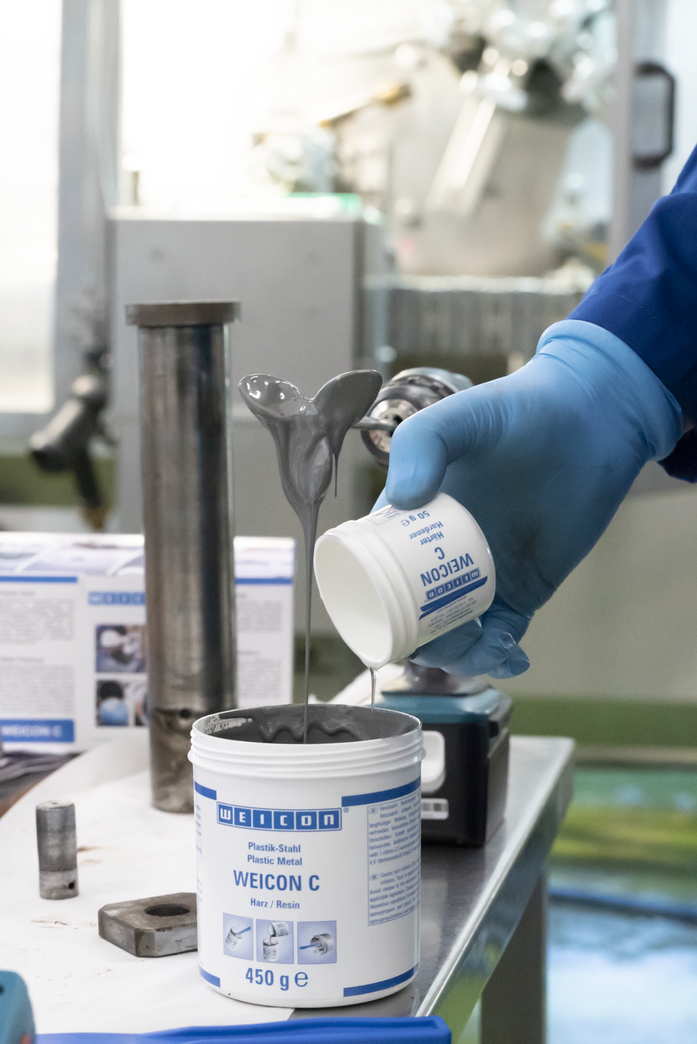 WEICON C | sistema de resina epóxi com carga de alumínio para reparações e moldagem
