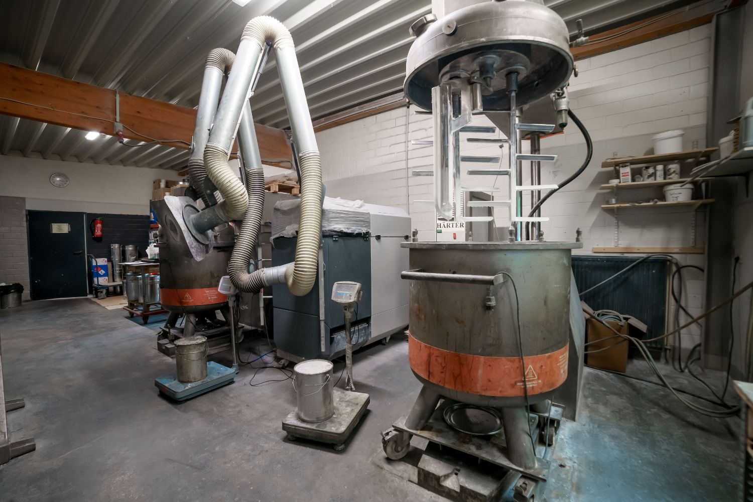 Grandes máquinas numa sala