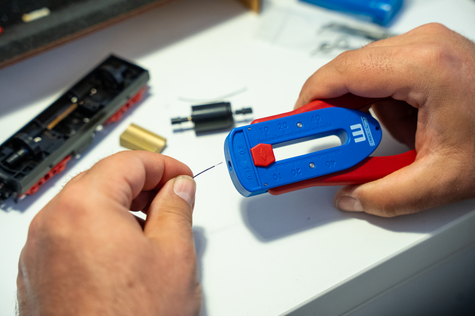 Precision Wire Stripper S | para condutores e fios finos I intervalo de descarne de 0,12 mm a 0,8 mm (36-20 AWG)