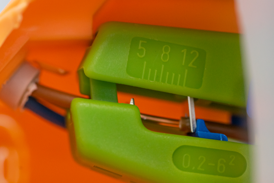 Wire Stripper No. 5 Green Line | ferramenta de descarne sustentável I para todos os condutores trançados e sólidos comuns, intervalo de trabalho 0,2 - 6,0 mm²