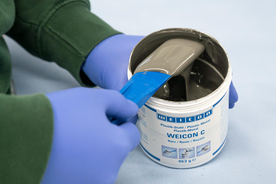 WEICON C | sistema de resina epóxi com carga de alumínio para reparações e moldagem