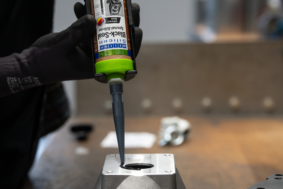 Silicone Especial Black-Seal | vedante permanentemente elástico para áreas resistentes a óleo ou gordura