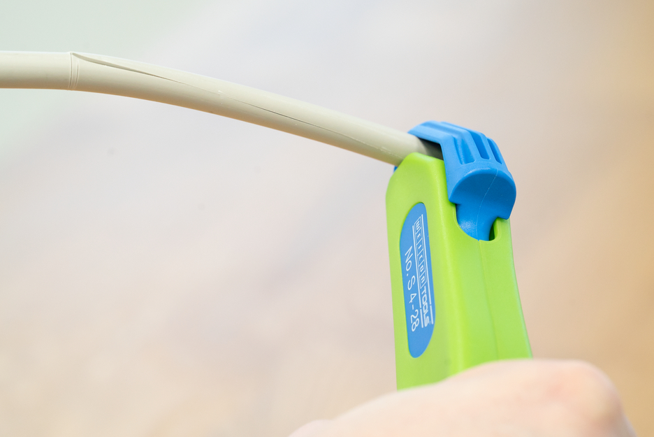 Descarnador de Cabos No. S 4 - 28 Green Line | ferramenta de descarne sustentável I com lâmina retrátil em forma de gancho I diâmetro de trabalho 4 - 28 mm Ø