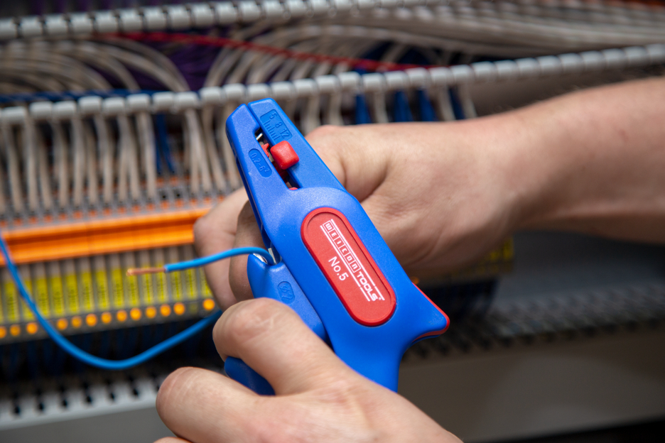 Descarnador de Isolamentos Nº 5 | para todos os condutores trançados e sólidos comuns I intervalo de trabalho 0,2 - 6,0 mm²