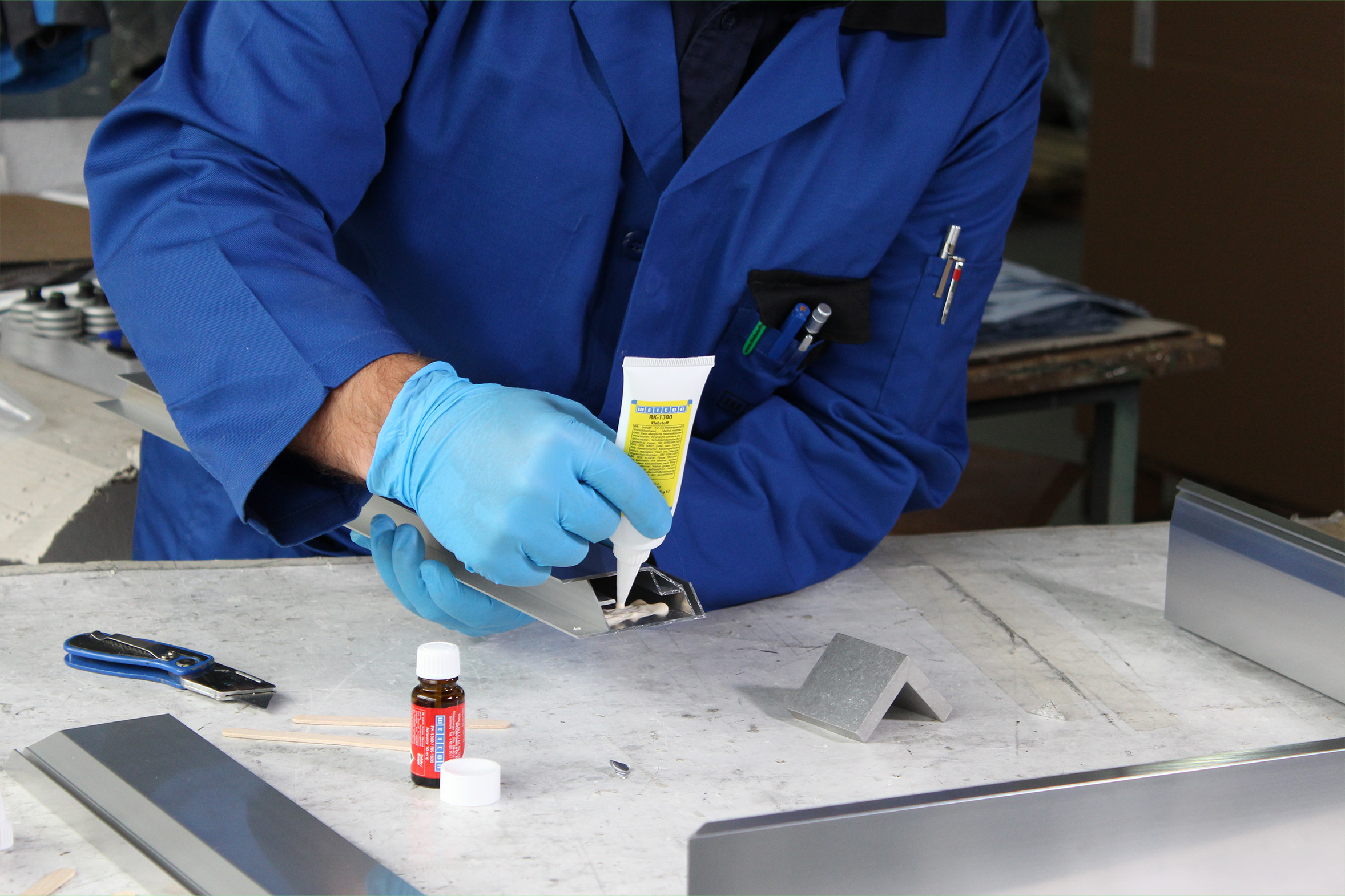 RK-1300-Konstruktionskleber_Winkelprofil-verkleben RK-1300-Konstruktionskleber_Winkelprofil-verkleben