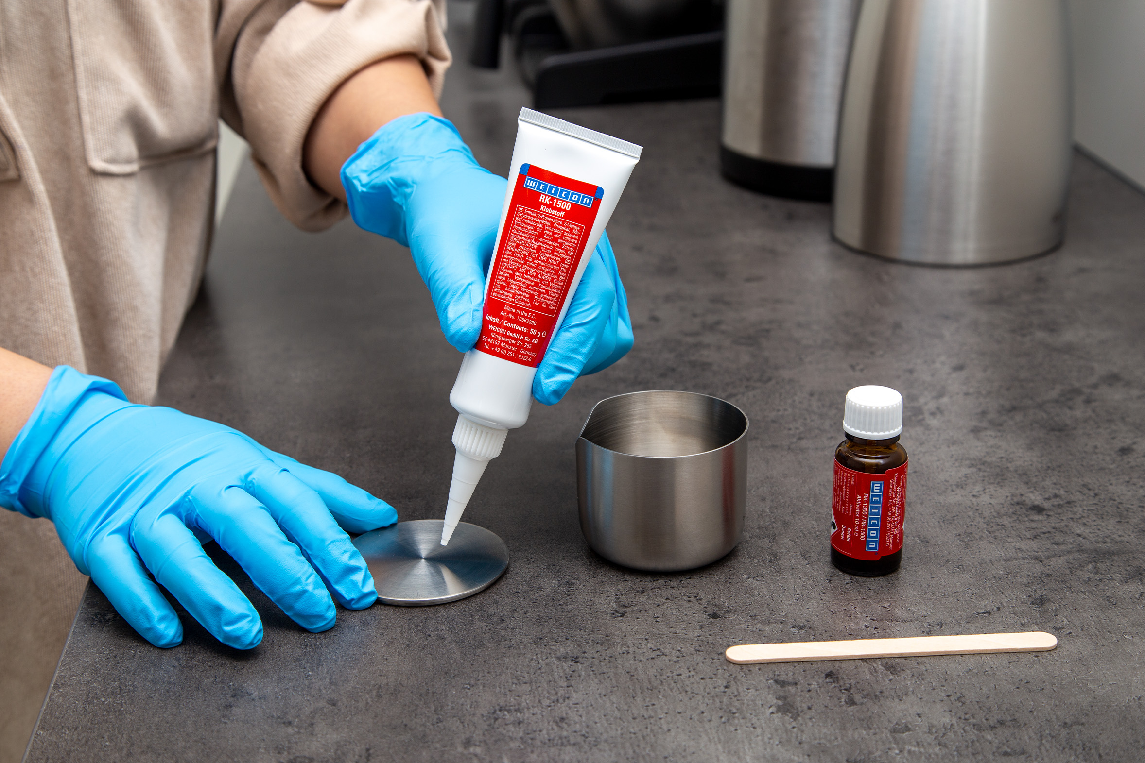 RK-1500-Konstruktionsklebstoff_Milchkanne-kleben RK-1500-Konstruktionsklebstoff_Milchkanne-kleben