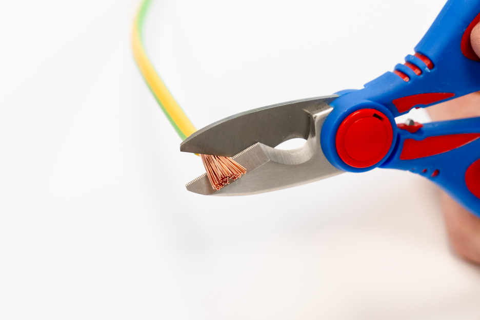 Electrician Scissors XL | pega com diâmetro grande para mãos pequenas e grandes, permitindo máxima transmissão de potência e uso seguro