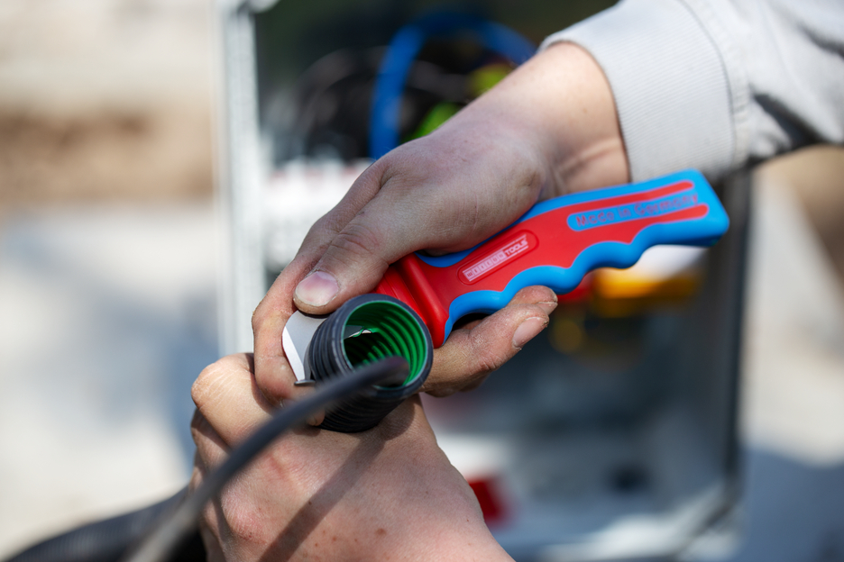 Descarnador de Cabos H.D. No. 1000 | com cabos de 2 componentes para maior segurança I inclui tampa de proteção para trabalhos sob tensão até 1000 volts