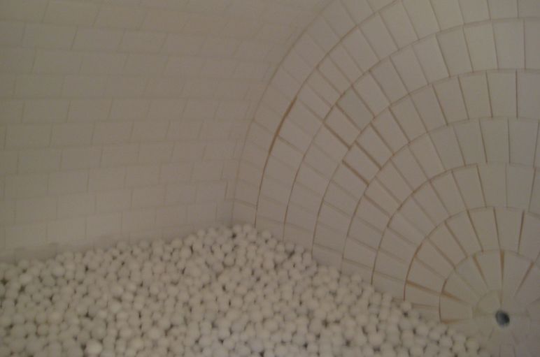 Moinho branco visto do interior