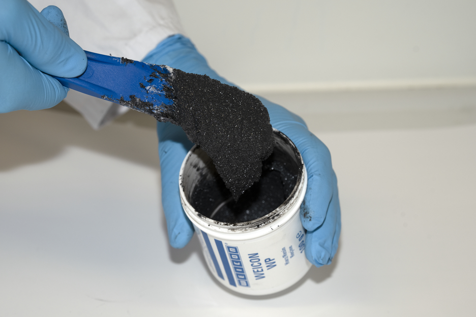 WEICON WP | sistema de resina epóxi com carga de cerâmica para revestimento de proteção contra o desgaste