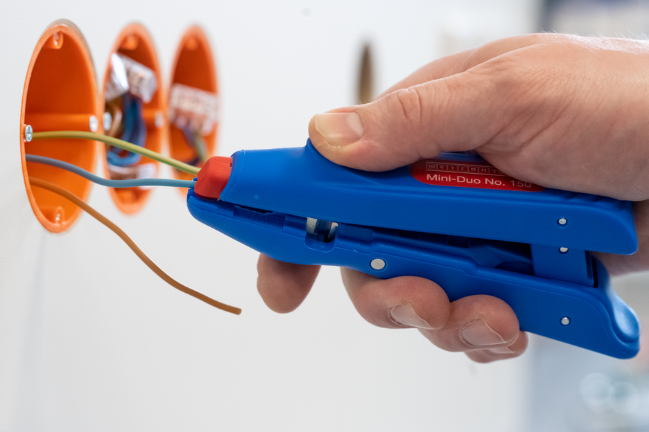 '' | descarnador de fios para todos os condutores comuns trançados e sólidos I intervalo de trabalho 0,5 – 6,0 mm² I ferramenta de descarne automática