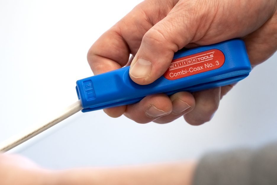 Coax Stripper No. 3 | para descarnar e retirar cabos coaxiais I inclui alicate de corte lateral I diâmetro de trabalho 4,8 - 7,5 mm Ø
