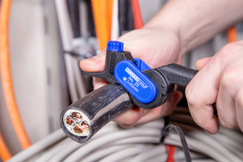 Dismantling Tool No. 25 | faca para cabos para cortes longitudinais e circulares em cabos redondos a partir de 25 mm Ø I fácil de trabalhar, mesmo a baixas temperaturas
