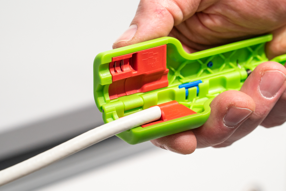 Coax-Stripper No 1 F Plus Green Line - adequado para conectores de parafuso F | ferramenta de descarne sustentável I para descarnar e retirar cabos coaxiais, incluindo auxiliar de destorcer
