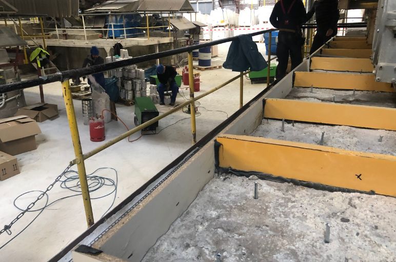 Placa de pavimento preparada com vigas de madeira