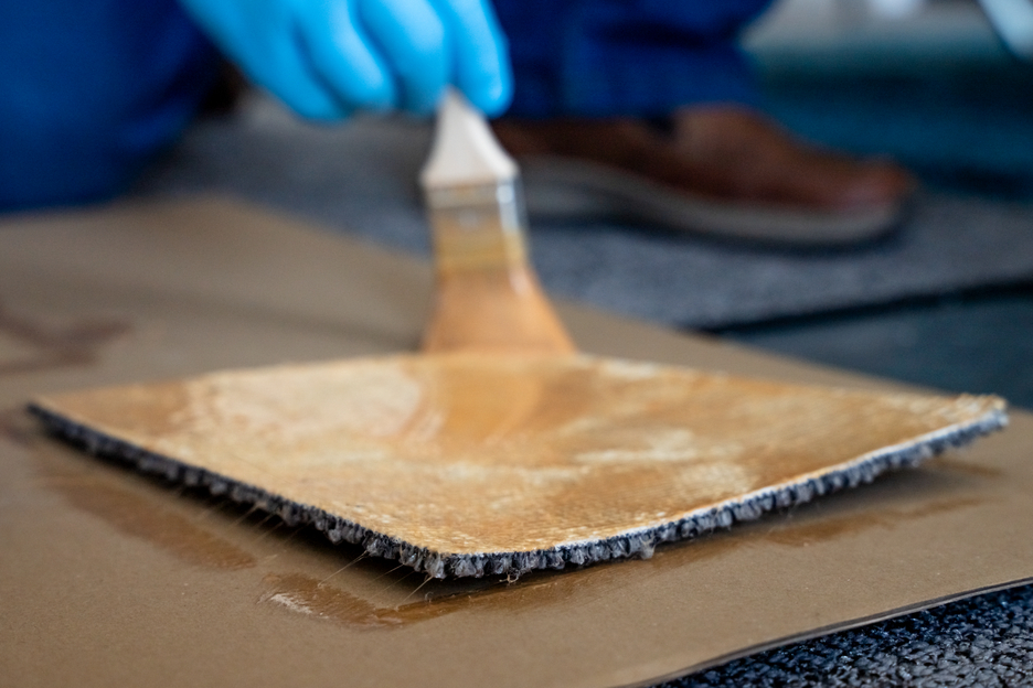 Adesivo de Contato GMK 2410 | adesivo de borracha-metal de 1 componente de alta resistência e de cura rápida