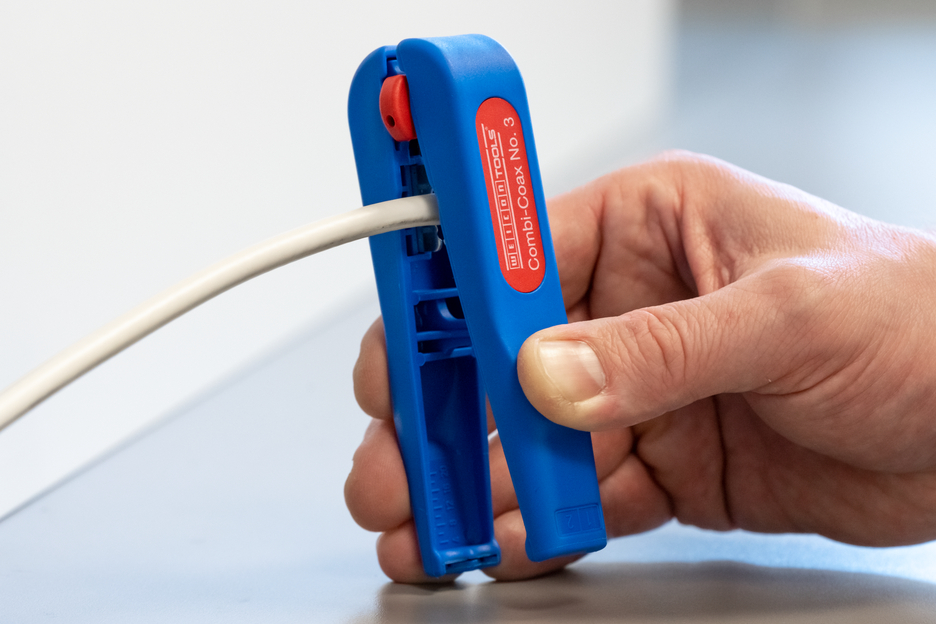 Coax Stripper No. 3 | para descarnar e retirar cabos coaxiais I inclui alicate de corte lateral I diâmetro de trabalho 4,8 - 7,5 mm Ø