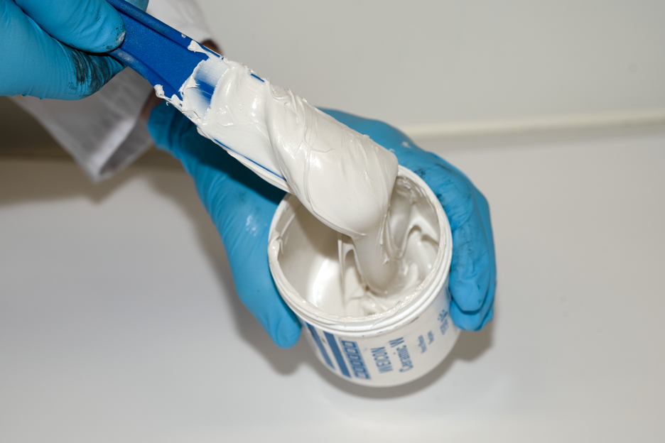WEICON Cerâmico W | sistema de resina epóxi com carga mineral para revestimento de proteção contra o desgaste
